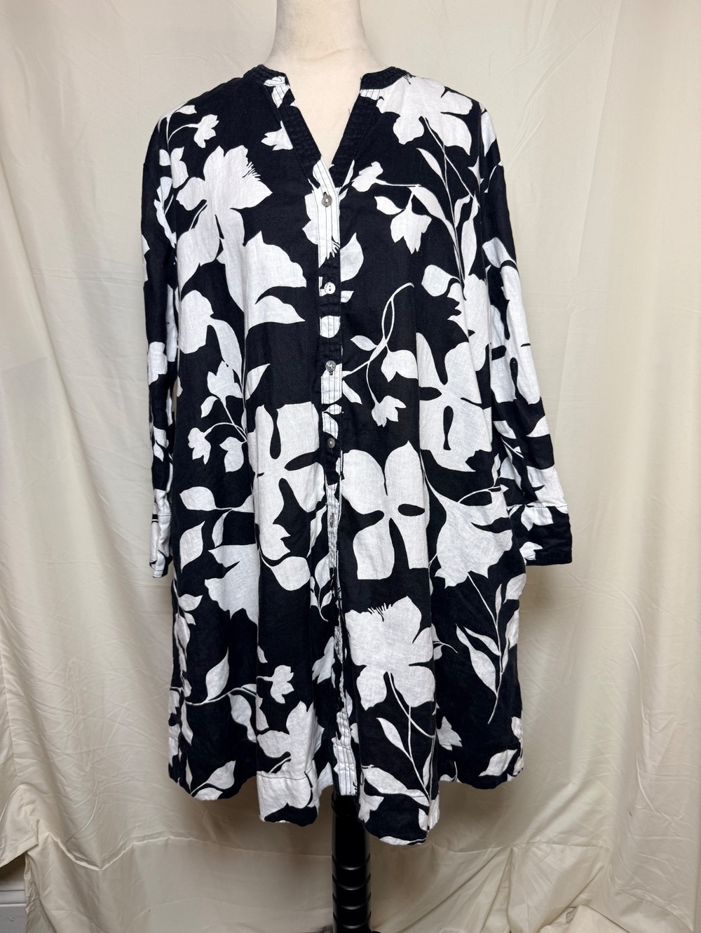 Cynthia Rowley 100% Linen Tunic Top Medium Black White Floral Button Front